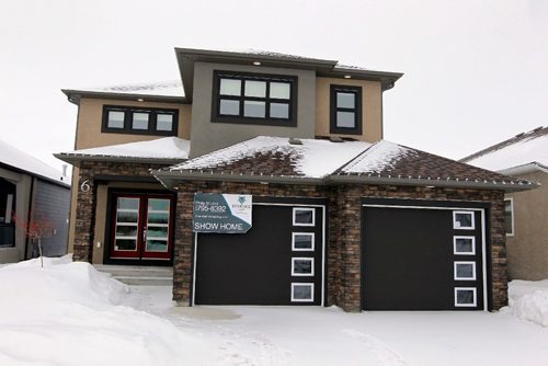 BORIS MINKEVICH / WINNIPEG FREE PRESS
NEW HOMES - 6 Camira Way.  Front of house. Todd Lewys story. JAN. 24, 2017