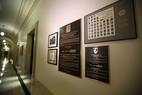 RUTH BONNEVILLE / WINNIPEG FREE PRESS


A display called, Vote 100  was mounted Tuesdsay at the Legislative Building which commemorates some women being given the right to vote in Canada 100 years ago.   
Standup photo 
 Jan 24, 2017