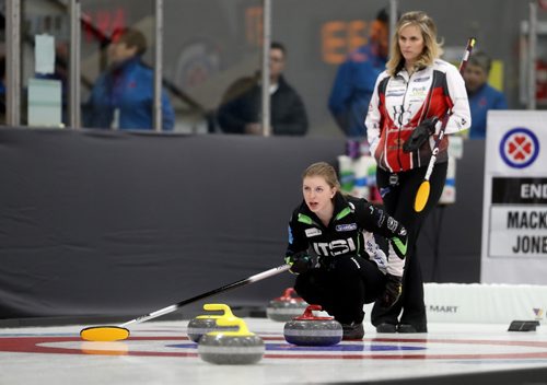TREVOR HAGAN / WINNIPEG FREE PRESS
Christine Mackay gives instructions to her team while playing against the Jennifer Jones rink during draw 3 of the Scotties Tournament of Hearts, Wednesday, January 25, 2017.
