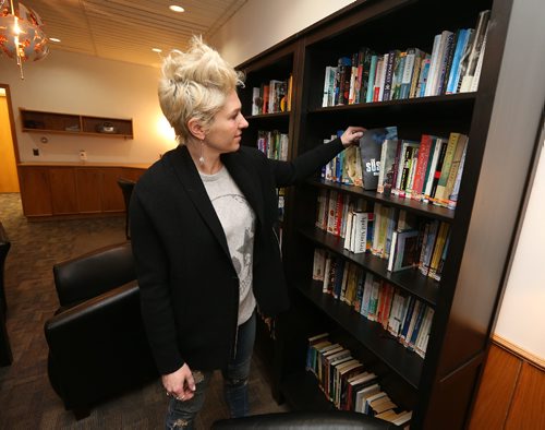 JASON HALSTEAD / WINNIPEG FREE PRESS

Carmyn Aleshka CarMa Events checks out some of the new books at the Fort Garry Womens Resource Centres upgraded library on Jan. 13, 2017. (See Social Page)