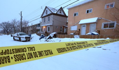WAYNE GLOWACKI / WINNIPEG FREE PRESS 

Winnipeg Police at the scene of a possible homicide in the 500 block of Magnus St. Tuesday morning.  Feb. 7  2017