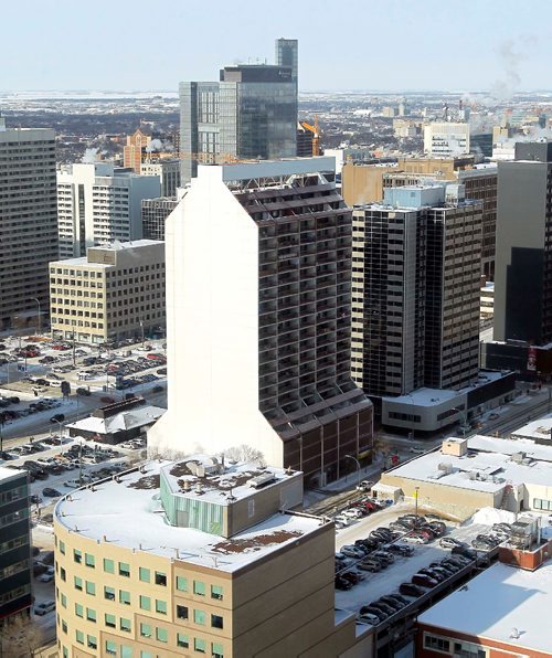 BORIS MINKEVICH / WINNIPEG FREE PRESS
Photos of the city taken from the Prairie 360 restaurant, formerly known as Revolving Restaurant (Fort Garry Place/Garry Street).160 Smith Street Apartments, centre white building. Feb. 8, 2017
