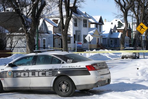 WAYNE GLOWACKI / WINNIPEG FREE PRESS 

Winnipeg Police at a crime scene in the 400 block of Aberdeen Ave. near Powers St. Wednesday afternoon. Carol Sanders storyFeb. 8  2017