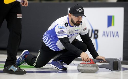 TREVOR HAGAN / WINNIPEG FREE PRESS
Reid Carruthers throws a rock while on his way to defeating Richard Muntain at the Viterra Championship in Portage la Prairie, Thursday, February 9, 2017.