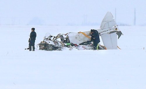 WAYNE GLOWACKI / WINNIPEG FREE PRESS

Investigators at the plane crash scene south east of Brunkild, Mb. Friday morning.  Ashley Prest story    Feb. 10  2017