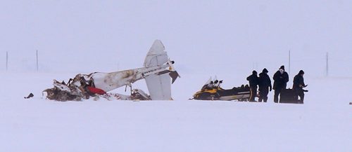 WAYNE GLOWACKI / WINNIPEG FREE PRESS

Investigators at the plane crash scene south east of Brunkild, Mb. Friday morning.  Ashley Prest story    Feb. 10  2017