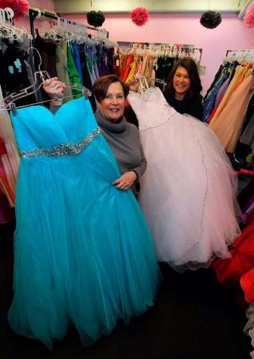BORIS MINKEVICH / WINNIPEG FREE PRESS
Volunteer Dianne Logan, 67, left, and Gowns for Grads organizing Chair Brooke Bouchard, 52, right, pose for a photo in the Gowns for Grads shop on Albert Street. Aaron Epp story. Feb. 10, 2017