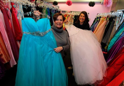 BORIS MINKEVICH / WINNIPEG FREE PRESS
Volunteer Dianne Logan, 67, left, and Gowns for Grads organizing Chair Brooke Bouchard, 52, right, pose for a photo in the Gowns for Grads shop on Albert Street. Aaron Epp story. Feb. 10, 2017