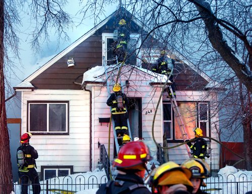 WAYNE GLOWACKI / WINNIPEG FREE PRESS

Heavy smoke rises from a house fire in the 500 block of Agnes St. Friday morning. Fire crews arrived to fight the blaze about 6A.M. Ashley Prest story    Feb. 10  2017