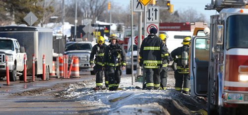 WAYNE GLOWACKI / WINNIPEG FREE PRESS

Fire Fighters at the scene of a natural gas leak at a construction nearby that closed several blocks of Ness Ave. east of Moray St. Monday afternoon.   Feb. 13  2017