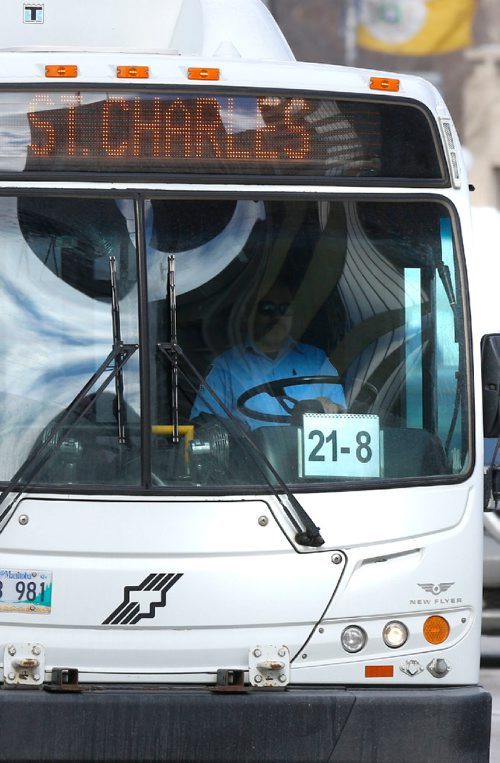 WAYNE GLOWACKI / WINNIPEG FREE PRESS

Winnipeg Transit buses/drivers on Main St Tuesday for safety story.  Feb. 14  2017