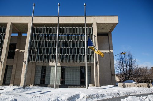 MIKE DEAL / WINNIPEG FREE PRESS
The flag at City Hall flies at half-mast in remembrance of the killing of a transit driver earlier in the day at the University of Manitoba.
170214 - Tuesday, February 14, 2017.