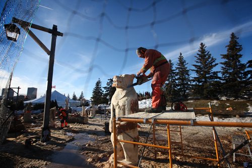 RUTH BONNEVILLE / WINNIPEG FREE PRESS

Jim Niedermayer a chain saw wood sculptor  carves out a bear out of a large tree stump with a group of other wood carvers from across Canada working  with the  Winnipeg River Chainsaw Carving Association doing public demonstrations for Festival du Voyageur goers Saturday. 
Standup photo 
Feb 18, 2017
