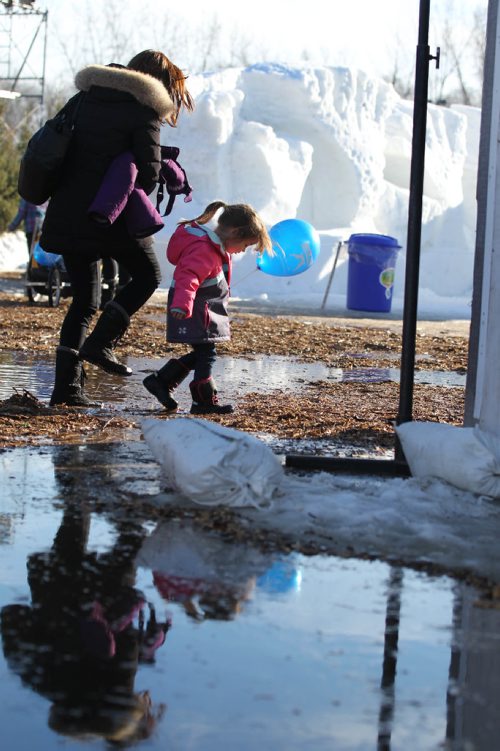 RUTH BONNEVILLE / WINNIPEG FREE PRESS

People dodge puddles of water while visiting the  Festival du Voyageur  Saturday. 
Standup photo 
Feb 18, 2017
