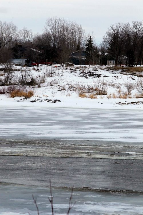 BORIS MINKEVICH / WINNIPEG FREE PRESS
Various photos of the Red River melting situation north of Winnipeg. Shot from River Road in St. Andrews, MB. February 22, 2017