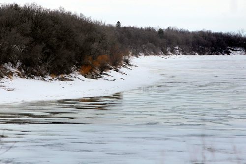 BORIS MINKEVICH / WINNIPEG FREE PRESS
Various photos of the Red River melting situation north of Winnipeg. Shot from River Road in St. Andrews, MB. February 22, 2017