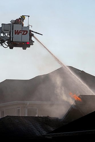 BORIS MINKEVICH / WINNIPEG FREE PRESS  080920 Fire scene at 560 Shorehill Blvd.