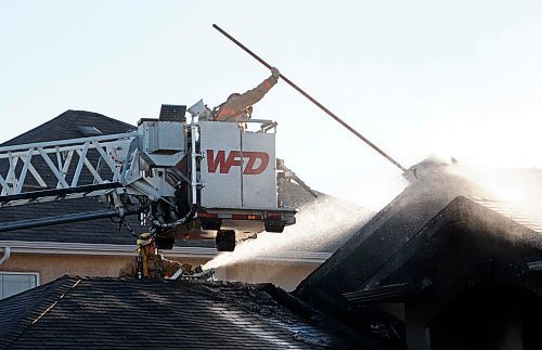 BORIS MINKEVICH / WINNIPEG FREE PRESS  080920 Fire scene at 560 Shorehill Blvd.