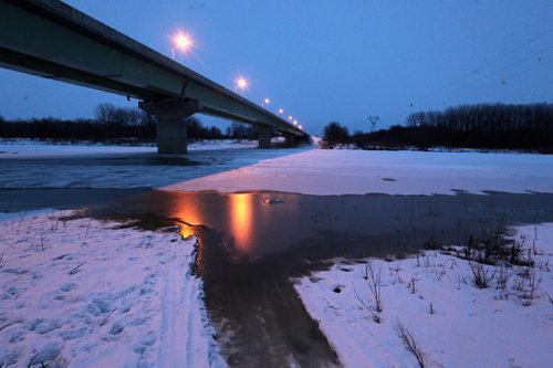 PHIL HOSSACK / WINNIPEG FREE PRESS  - Already rising outside the ice edges the Red River flows under a bridge near Letellier.See story.  - February 27, 2017