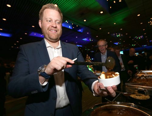 JASON HALSTEAD / WINNIPEG FREE PRESS

Ryan Eyer from event sponsor Birchwood BMW dresses his poutine on March 4, 2017 at the Health Sciences Centre Savour Canada Wine and Food Experience at the RBC Convention Centre Winnipeg. (See Social Page)