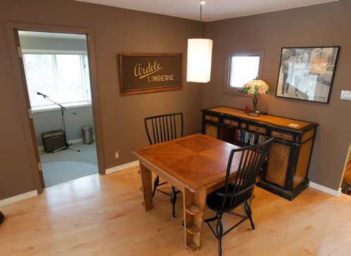 BORIS MINKEVICH / WINNIPEG FREE PRESS
HOMES - 110 Wildwood Park. Resale home. Dining room. Todd Lewys story. March 7, 2017 170307