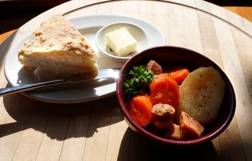 WAYNE GLOWACKI / WINNIPEG FREE PRESS

Food. Bannock and Dublin Coddle.  Wendy King Story. March 10    2017