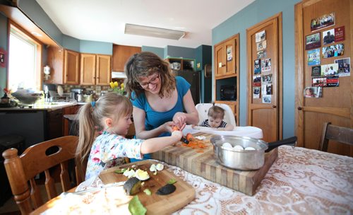 RUTH BONNEVILLE / WINNIPEG FREE PRESS


This Monday's feature is on the battle to get kids to eat healthy. March is Nutrition Month and dietitians are offering tips to help with this food fight. 
Alana Mazurak, mother of a 10-month-old Juniper and five-year-old Ayla eating healthy with their mom's help in the kitchen. She shares some of her tricks to get her eldest to eat well rounded meals. 


March 10, 2017