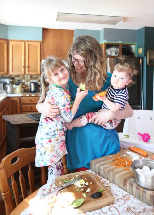 RUTH BONNEVILLE / WINNIPEG FREE PRESS


This Monday's feature is on the battle to get kids to eat healthy. March is Nutrition Month and dietitians are offering tips to help with this food fight. 
Alana Mazurak, mother of a 10-month-old Juniper and five-year-old Ayla eating healthy with their mom's help in the kitchen. She shares some of her tricks to get her eldest to eat well rounded meals. 


March 10, 2017