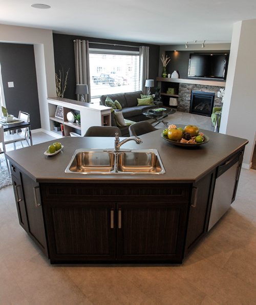 BORIS MINKEVICH / WINNIPEG FREE PRESS
HOMES - 7 Larry Vickar Drive East in Devonshire Village. (bottom) Kitchen island looks onto the back living room(top). March 13, 2017 170313