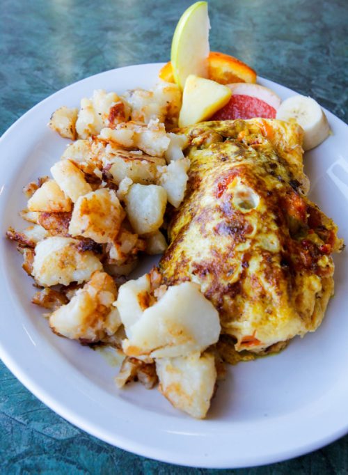 BORIS MINKEVICH / WINNIPEG FREE PRESS
RESTO REVIEW - The Village Diner at 510 Sargent Ave. The Hipster Omelette. March 13, 2017 170313