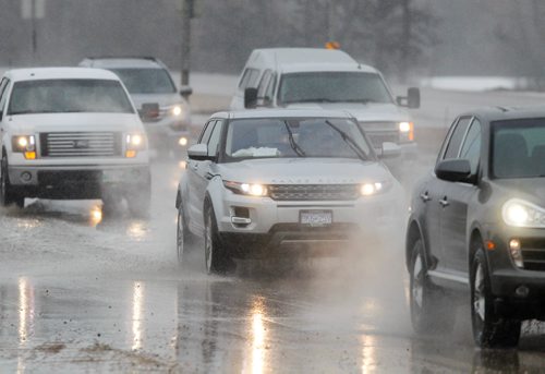 BORIS MINKEVICH / WINNIPEG FREE PRESS
WEATHER - Wet sloppy roads for motorist this morning on Bishop Grandin Blvd. near Shorehill Drive. March 17, 2017 170317