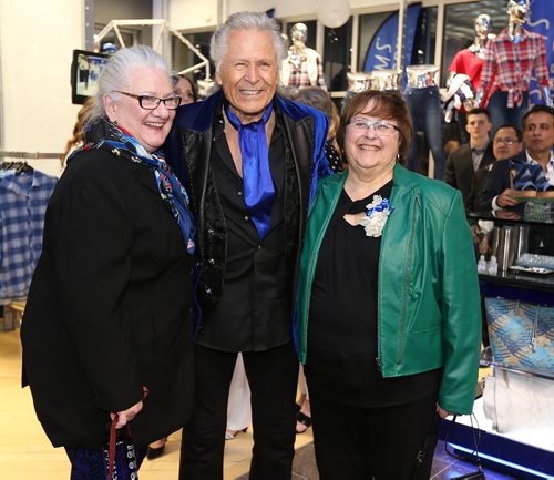JASON HALSTEAD / WINNIPEG FREE PRESS

Peter Nygard with customers Barbara Koschik (left) and Barbara Moon at the Nygard fashion show on March 17, 2017 at the Nygard Fashion Park store on Kenaston Boulevard. More than 450 people attended the show which previewed new spring fashions and raised funds for CancerCare Manitoba to support breast cancer research. (see Social Page)