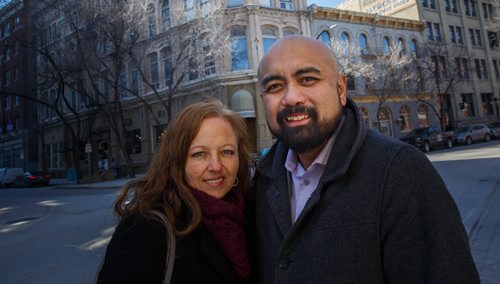 MIKE DEAL / WINNIPEG FREE PRESS
Rodell Bautista and his wife Jennifer in Winnipeg's Exchange District.
170321 - Tuesday, March 21, 2017.