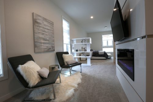 WAYNE GLOWACKI / WINNIPEG FREE PRESS

Homes.   The master bedroom at 20 Clear Spring Road in Bridgwater Lakes. The KDR Homes sales rep Josie Garofoli. Todd Lewys story    March 27    2017