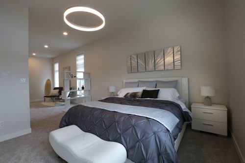 WAYNE GLOWACKI / WINNIPEG FREE PRESS

Homes.   The master bedroom at 20 Clear Spring Road in Bridgwater Lakes. The KDR Homes sales rep Josie Garofoli. Todd Lewys story    March 27    2017