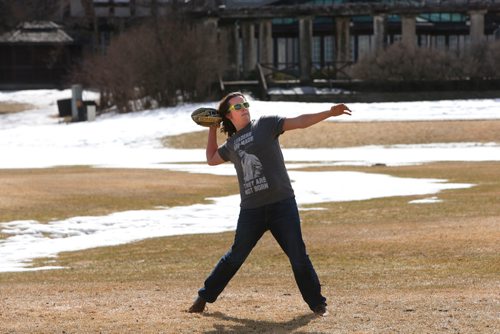 WAYNE GLOWACKI / WINNIPEG FREE PRESS

Devon Liscum and his buddy enjoy their day off from work Tuesday playing catch at the Assiniboine Park.   Randy Turner story March 28    2017