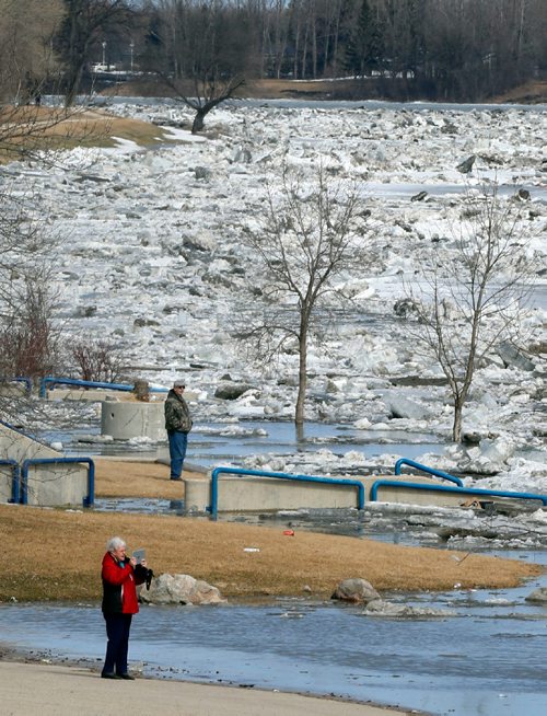 WAYNE GLOWACKI / WINNIPEG FREE PRESS

Onlookers watch as ice began to flow north on the Red River near the Selkirk Bridge in Selkirk,Mb. Thursday afternoon. (The bridge was closed to traffic Thursday as the Red River has flooded a section of Highway 204 just on the east side of the bridge.)  March 30     2017