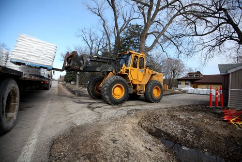 RUTH BONNEVILLE  / WINNIPEG FREE PRESS

  The City of Winnipeg drops off 1200 sandbags to a property along Cloutier Drive and another 1200 on roadside Thursday.   
See Randy Turner story.  
March 30, 2017