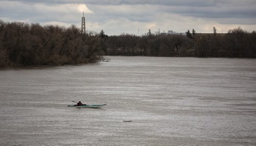 MIKE DEAL / WINNIPEG FREE PRESS

Kayakers follow the flow of the very high Red River close to the University of Manitoba Sunday afternoon. 
 
170402
Sunday, April 02, 2017