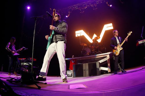 JOHN WOODS / WINNIPEG FREE PRESS
Weezer performs in Winnipeg Sunday, April 2, 2017.