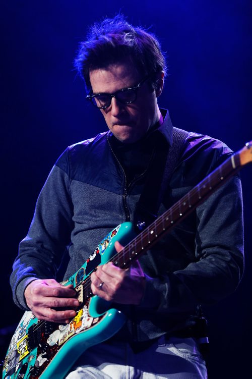 JOHN WOODS / WINNIPEG FREE PRESS
Weezer performs in Winnipeg Sunday, April 2, 2017.