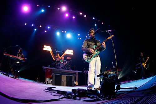 JOHN WOODS / WINNIPEG FREE PRESS
Weezer performs in Winnipeg Sunday, April 2, 2017.