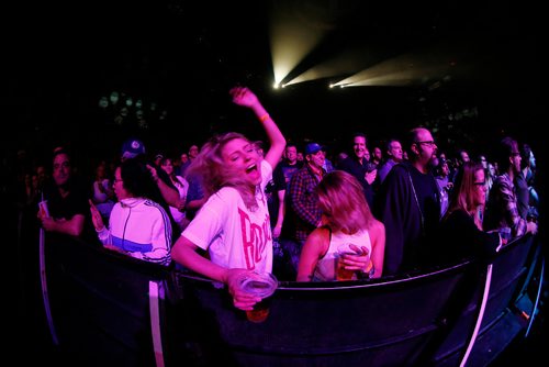 JOHN WOODS / WINNIPEG FREE PRESS
Weezer performs in Winnipeg Sunday, April 2, 2017.