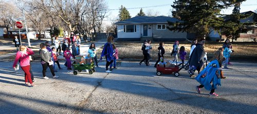JOHN WOODS / WINNIPEG FREE PRESS
Guides head out to sell cookies door to door in Windsor Park Monday, April 3, 2017. 2017 is the 90th anniversary of Guides Canada