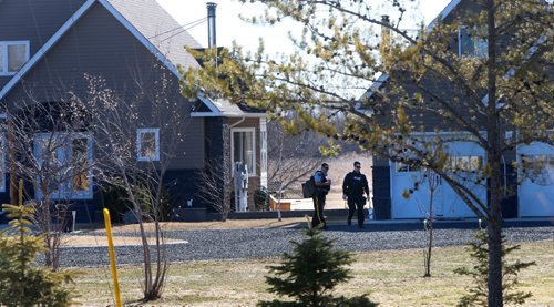 WAYNE GLOWACKI / WINNIPEG FREE PRESS
RCMP at the scene of a home Tuesday morning on Cooks Cove in East Selkirk,Mb. where three bodies were found Monday night. Ashley Prest story April 4 2017
