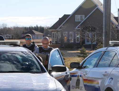 WAYNE GLOWACKI / WINNIPEG FREE PRESS

RCMP at the scene of a home (in back) Tuesday morning on Cooks Cove in East Selkirk,Mb. where three bodies were found Monday night.  Ashley Prest  story April 4     2017