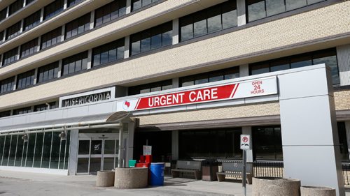 WAYNE GLOWACKI / WINNIPEG FREE PRESS

The Misericordia Health Centre, the Urgent Care entrance. Larry Kusch story    April 7     2017