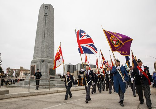 MIKE DEAL / WINNIPEG FREE PRESS
Veterans march past the cenotaph during the memorial celebration of the 100th Anniversary of the Battle of Vimy Ridge at the memorial cenotaph on Memorial Boulevard on Sunday afternoon.
170409 - Sunday, April 09, 2017.