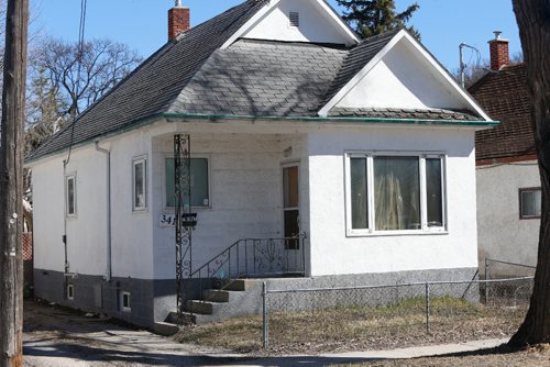 WAYNE GLOWACKI / WINNIPEG FREE PRESS

The house at 341 Burrows Ave., the location police believe Christine Wood was murdered. Kevin Rollason story    April 10     2017