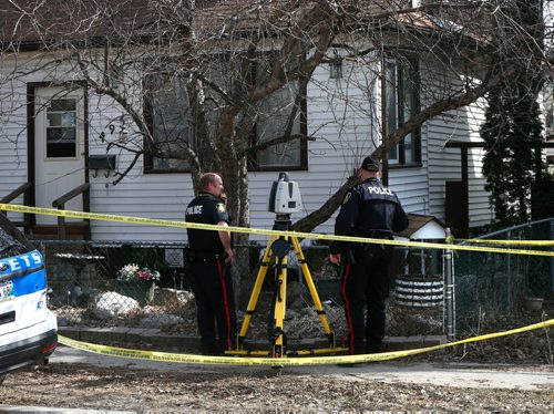 WAYNE GLOWACKI / WINNIPEG FREE PRESS

Winnipeg Police at the taped off scene in 400 block of Camden Place Tuesday morning. On April 10, at approximately 3:10 a.m., Winnipeg Police responded to a call and located a female in her fifties suffering from serious upper body injuries. The victim was pronounced deceased at the scene. The house in back is 495 Camden Place.  Bill Redekop story April 11     2017